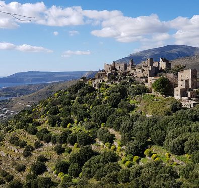 Ιστιοπλοΐα στη Μάνη και στις πόρτες του Άδη